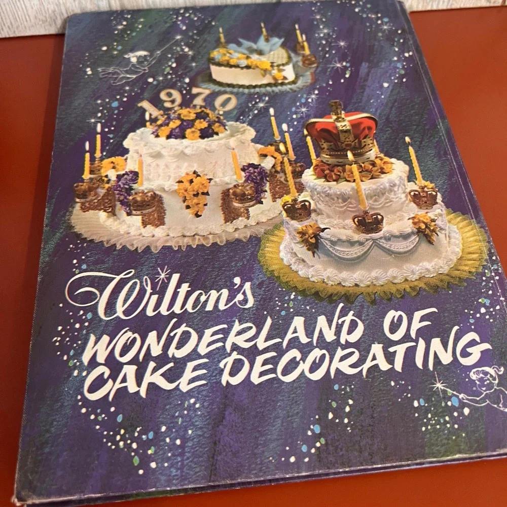 Wilton's Wonderland of‎ Cake Decorating 1968 5th Edition Hardcover Cookbook